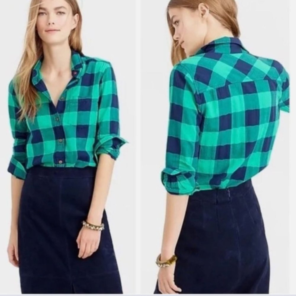 JCrew plaid shirt Green and navy  (SIZE 8)